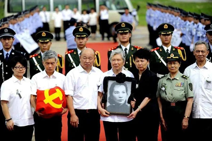 《潜伏》原型，45年后终回大陆