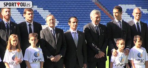 足球搞笑过人动图,足球十大最搞笑瞬间图