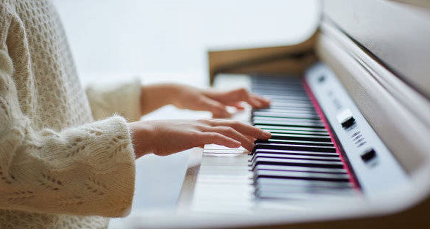 钢琴入门买电子琴还是电钢琴,初学者电钢琴怎么选