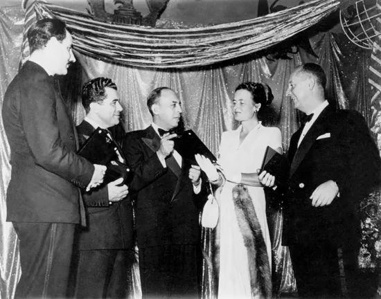 林允纪梵希代言,林允菲拉格慕香水