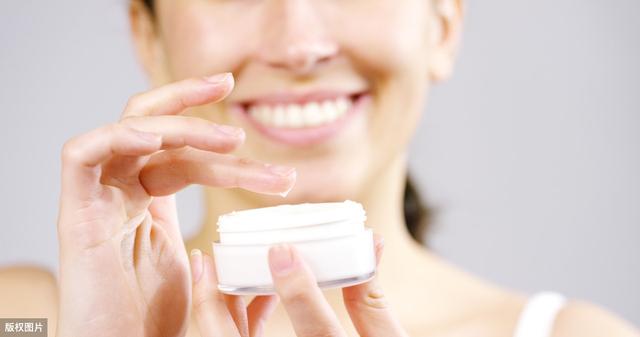 夏天脸上干燥起皮怎么办,夏天脸上干燥起皮用什么护肤品