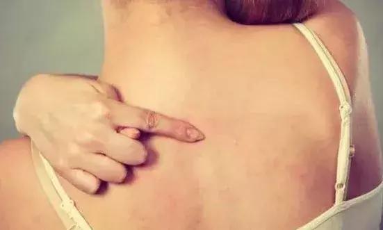 夏天就要心机露肤才更显瘦,又到了夏天露腿露肩的季节