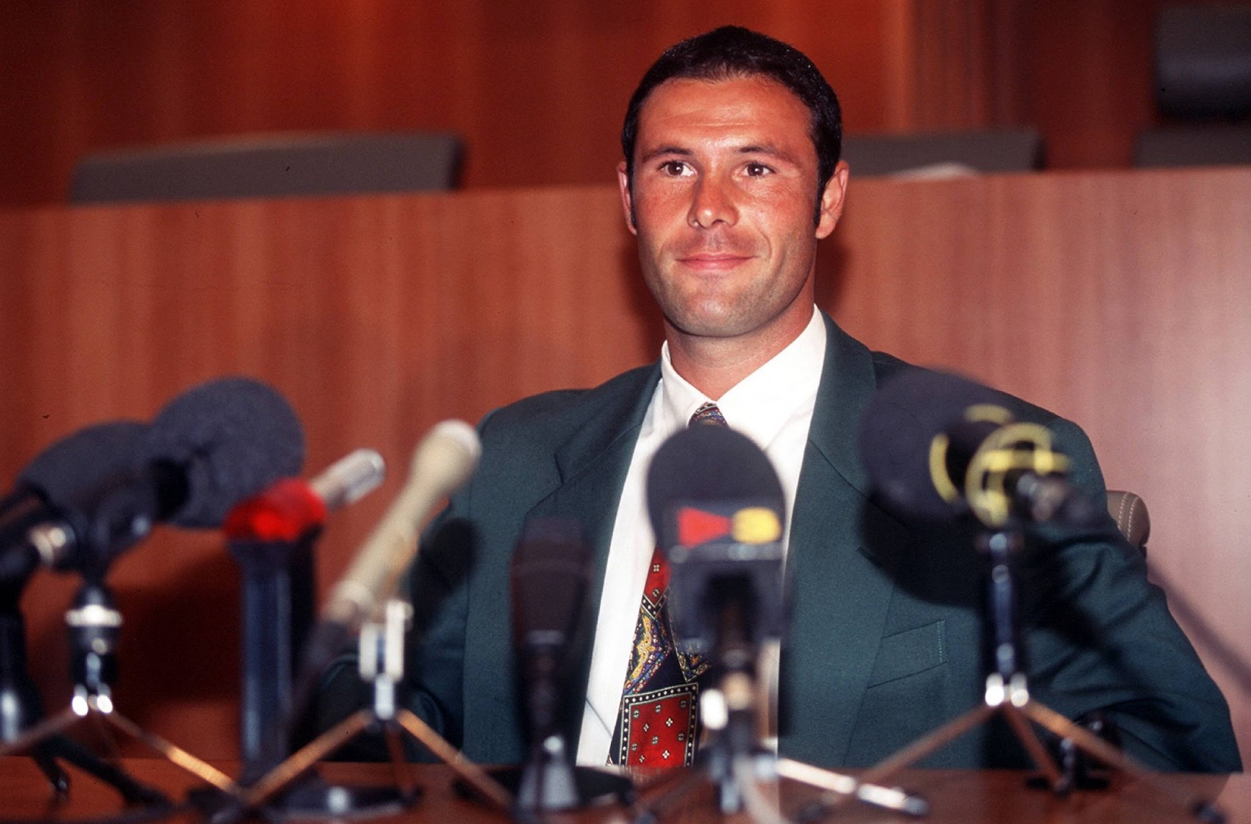 开天辟地形容的人物是谁,开天辟地与哪个人物有关