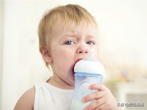 宝宝舌苔白且厚是什么原因？怎么解决？