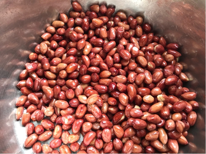 炒过的整个花生米返潮了怎么办,炒花生的盐可以反复炒几次