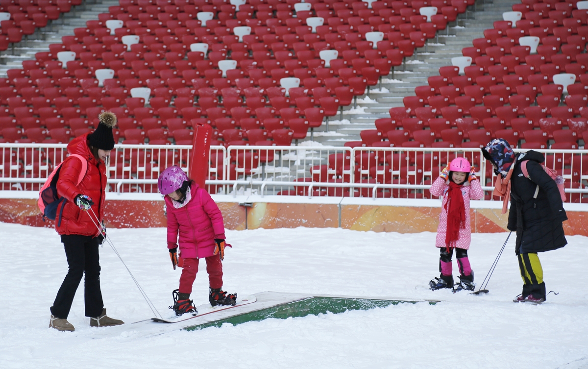 第十届鸟巢欢乐冰雪季主场全面开放15岁以下免门票入场