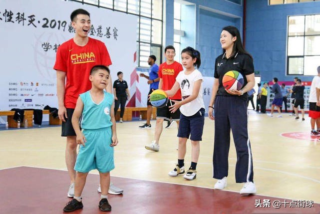 姚明和姚蕾身高多高,姚明的女儿姚沁蕾10岁会打篮球么