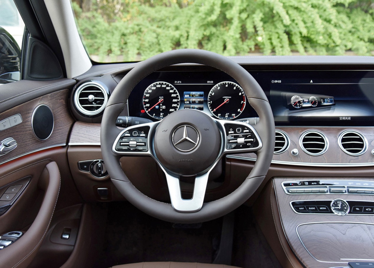 在网络端一直备受争议，在销售端却越卖越好的奔驰E，强势