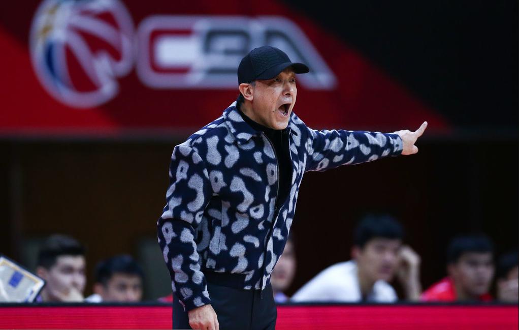 35分惨败男篮世预赛,新疆37分惨败广东