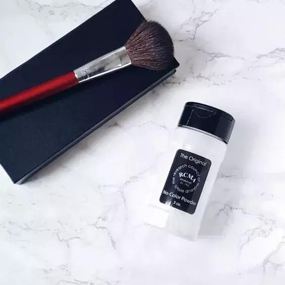 12小时不脱妆保湿提亮遮瑕,春夏妆容持久不脱妆的秘密