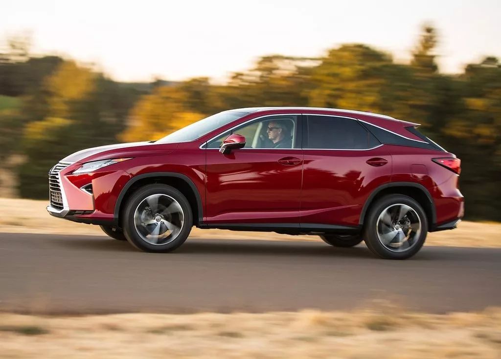 不是超跑也非限量,没想到冠军车手的座驾如此接地气