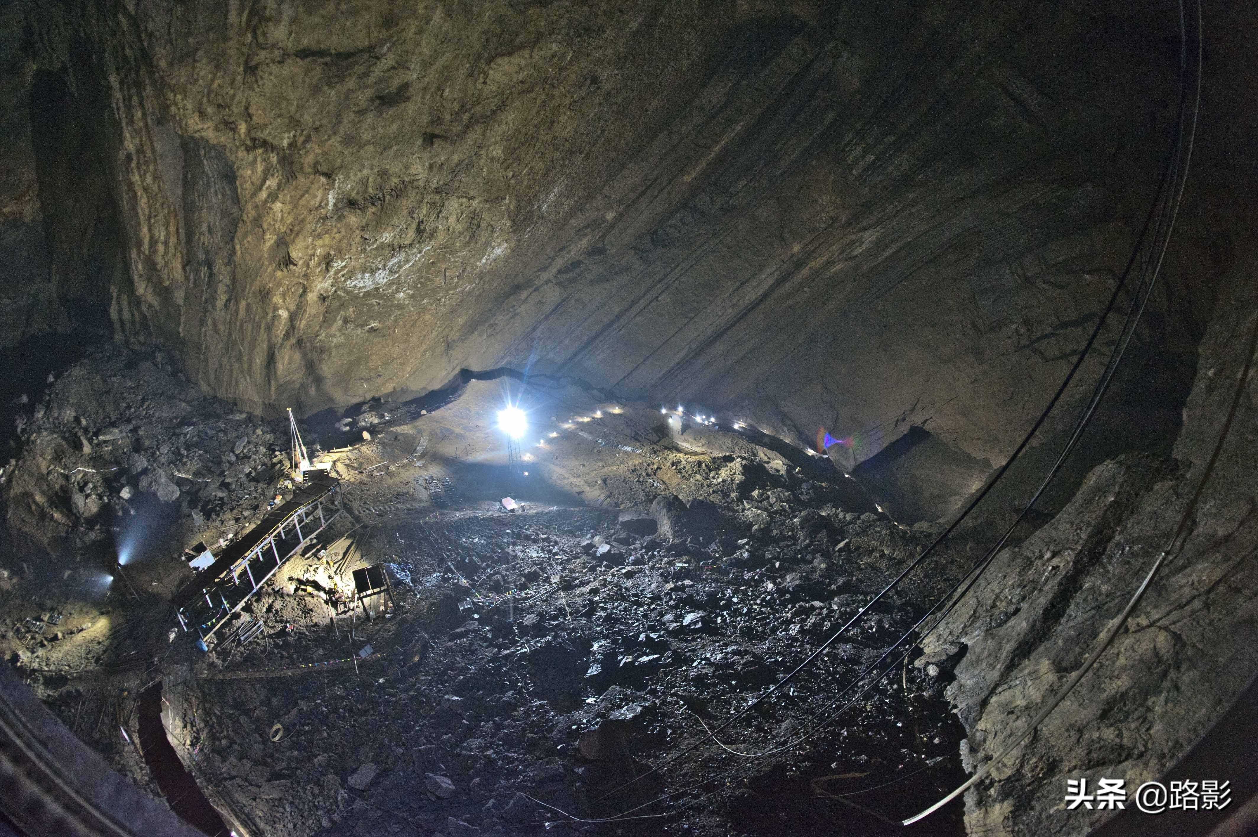 中国高铁隧道,溶洞铁路隧道
