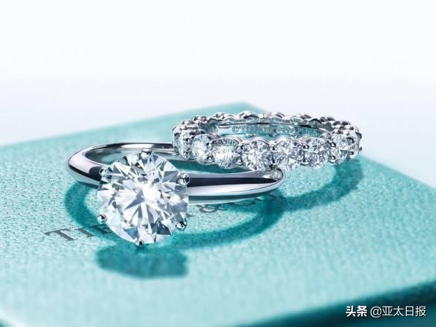 女子被男友求婚,男友求婚钻戒假的