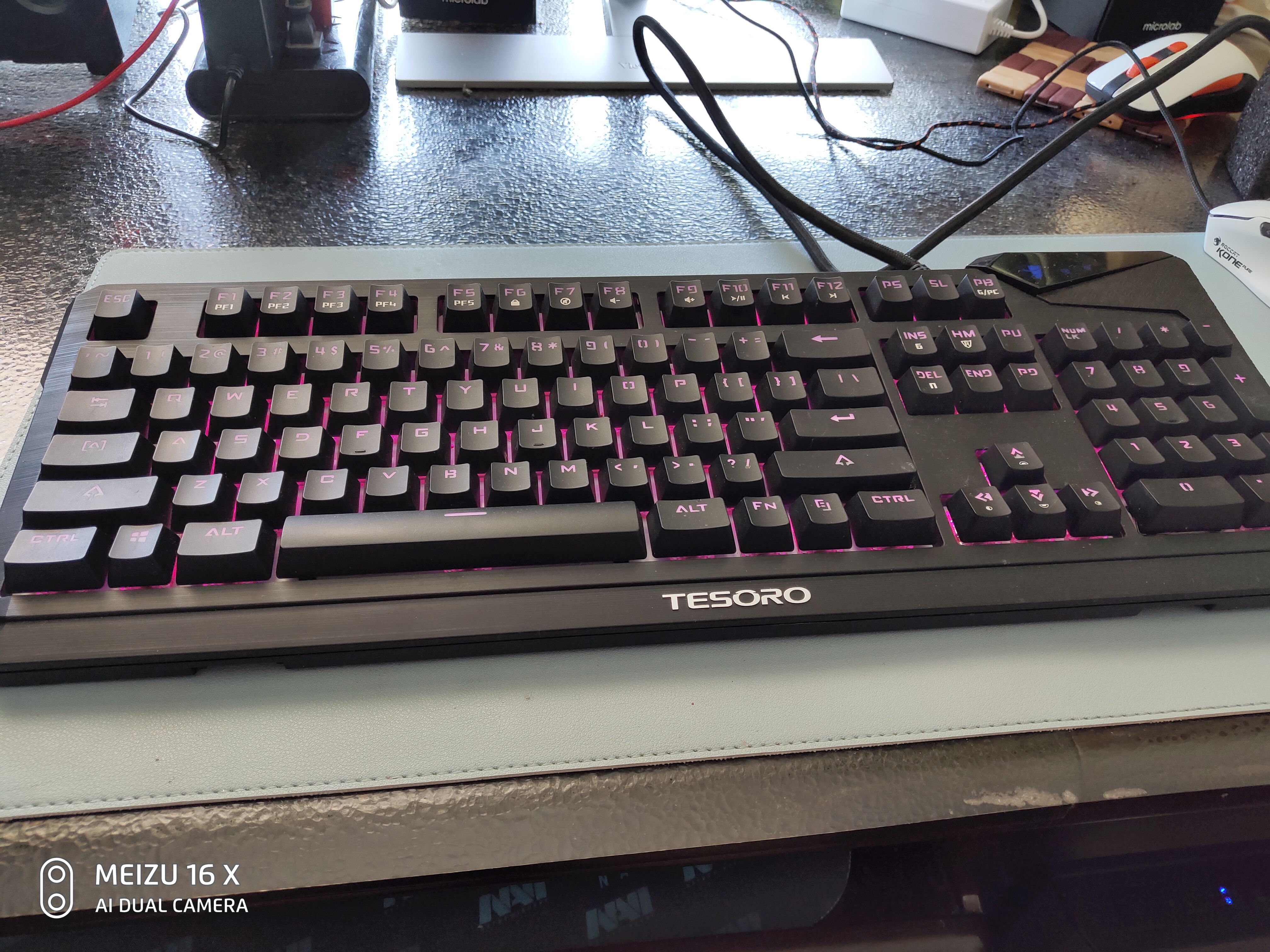 公认手感最好的机械键盘轴是什么,机械键盘樱桃轴与普通轴的区别