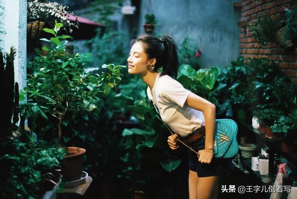 女生怎么摆pose怎么拍照好看,小女孩拍照如何摆pose戴帽子