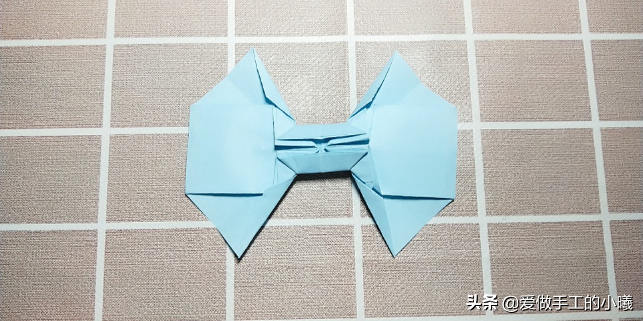 儿童折纸简单手工幼儿园蝴蝶结,蝴蝶结手工折纸超简单正方形纸