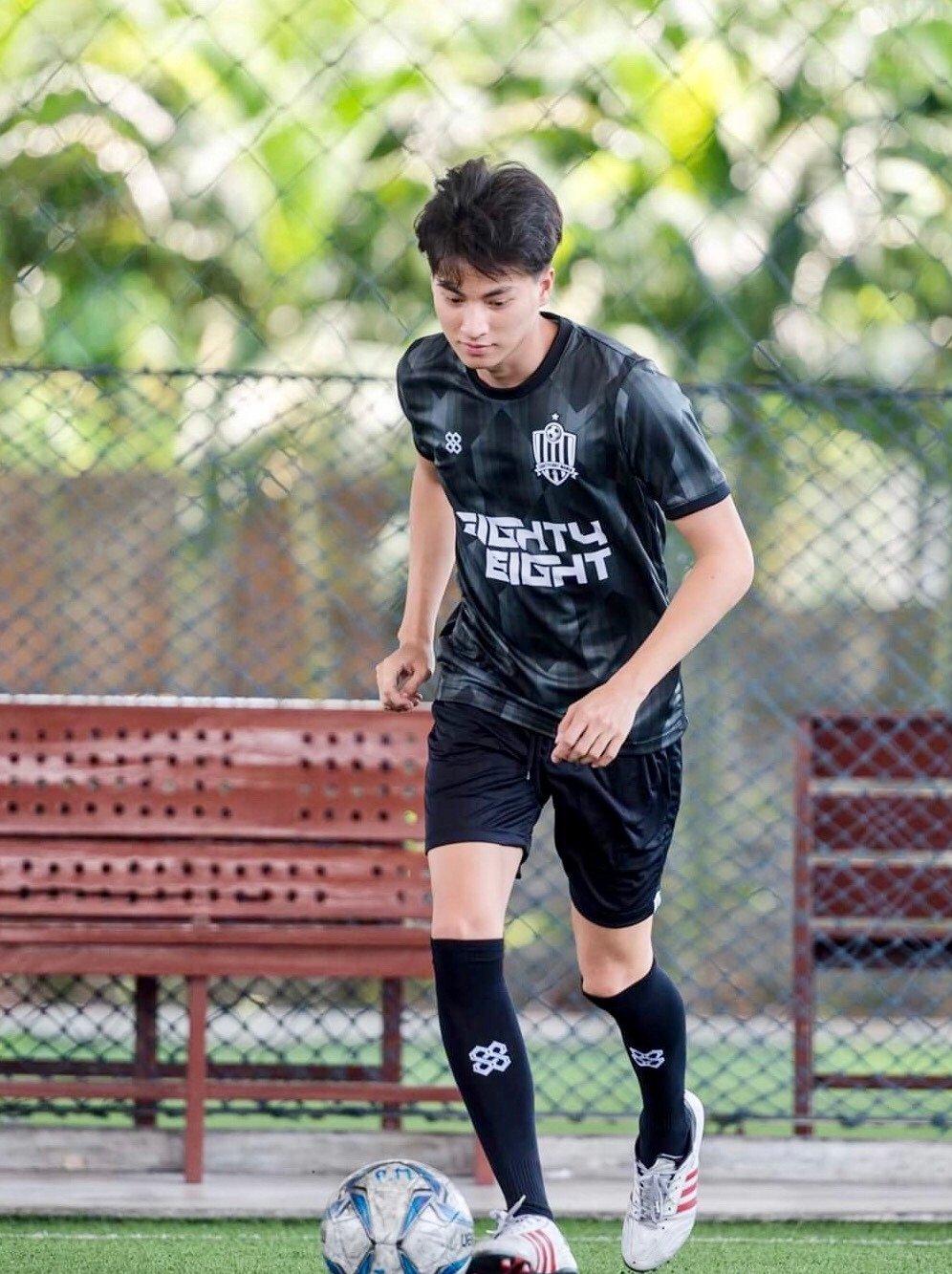 足球少年糕卡娜：热爱足球的他快乐无比