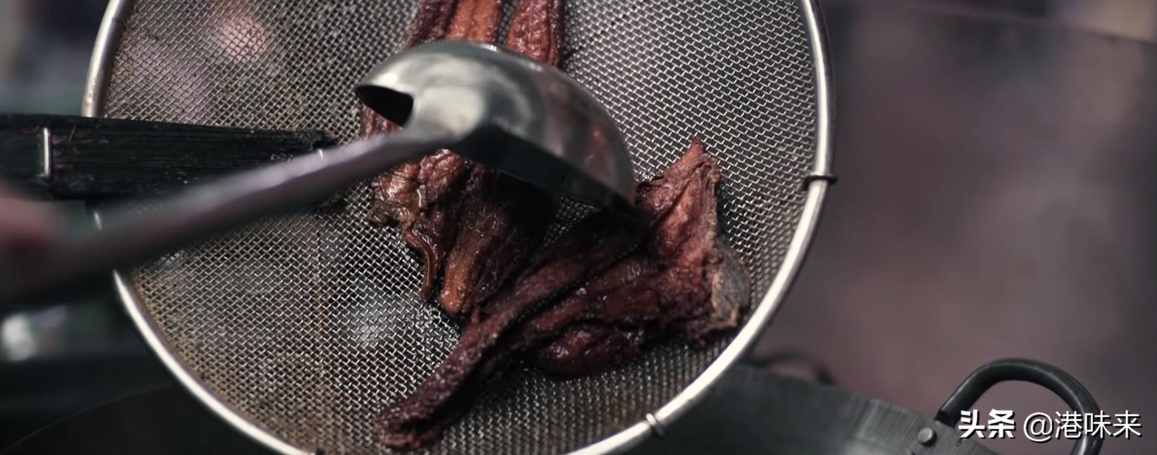 客人没钱老板直接请吃饭，打拼37年拥5间店云吞面照卖29港币