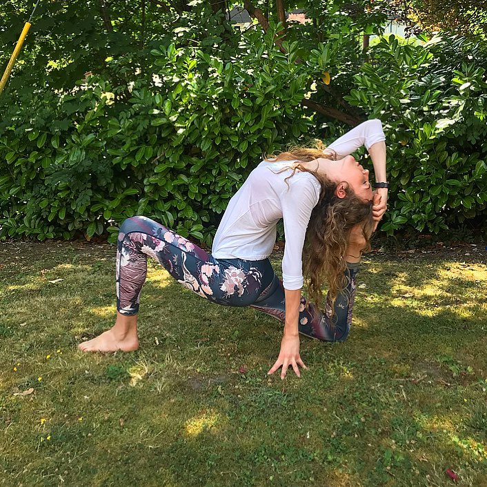 练胸部饱满不外扩最有效的瑜伽,紧实大腿和臀部瑜伽