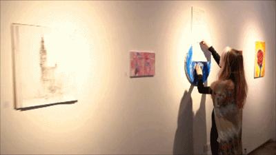 网红她伦敦办了场假画展，一幅画竟卖出1500英镑，你怎么在看？