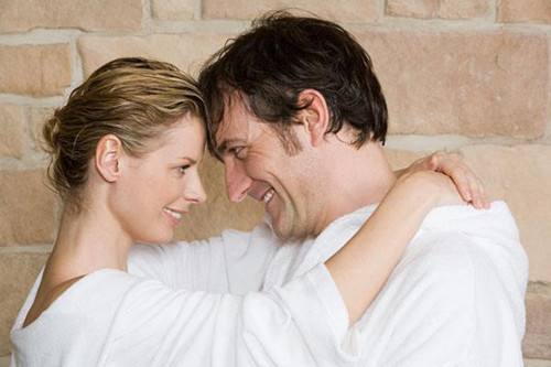 男人为什么都喜欢撩已婚女人,为什么男人喜欢和别的女人聊暧昧