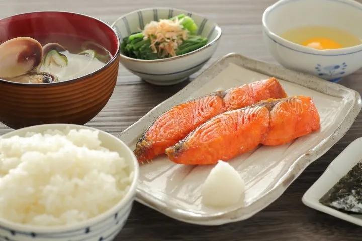 霓虹干饭人，用早餐开启元气满满的一天