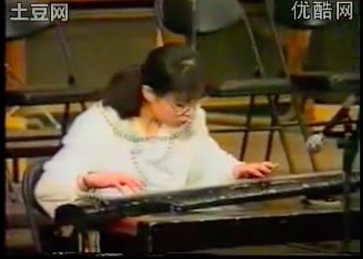 朱令铊中毒25年：吃饱饭打个响嗝，已是父亲最开心的慰藉