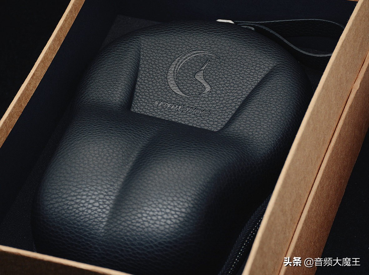 SendyAudio黑美人Aiva开箱篇：木匠与美人