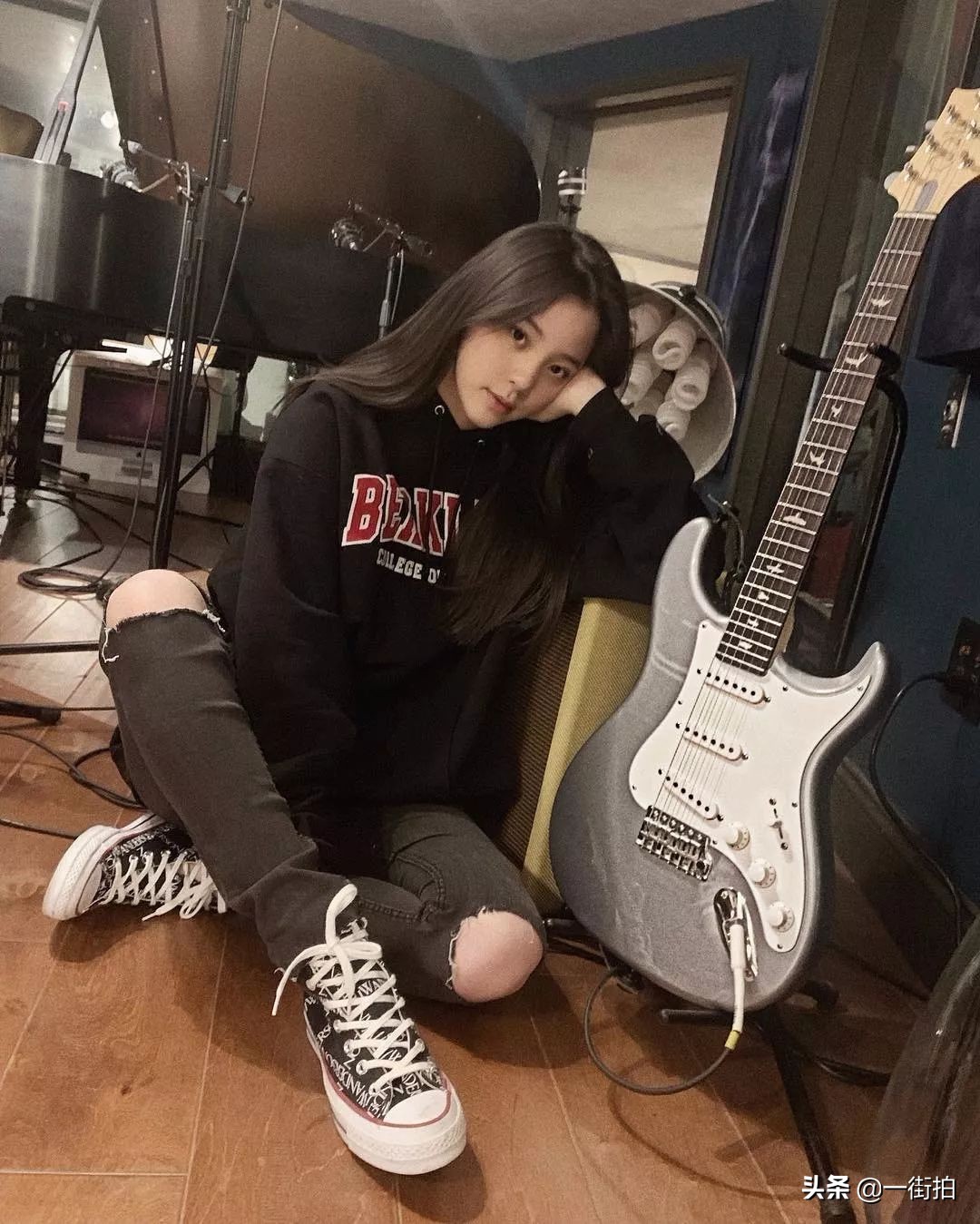 欧阳娜娜匡威搭配,欧阳娜娜穿匡威搭配西装