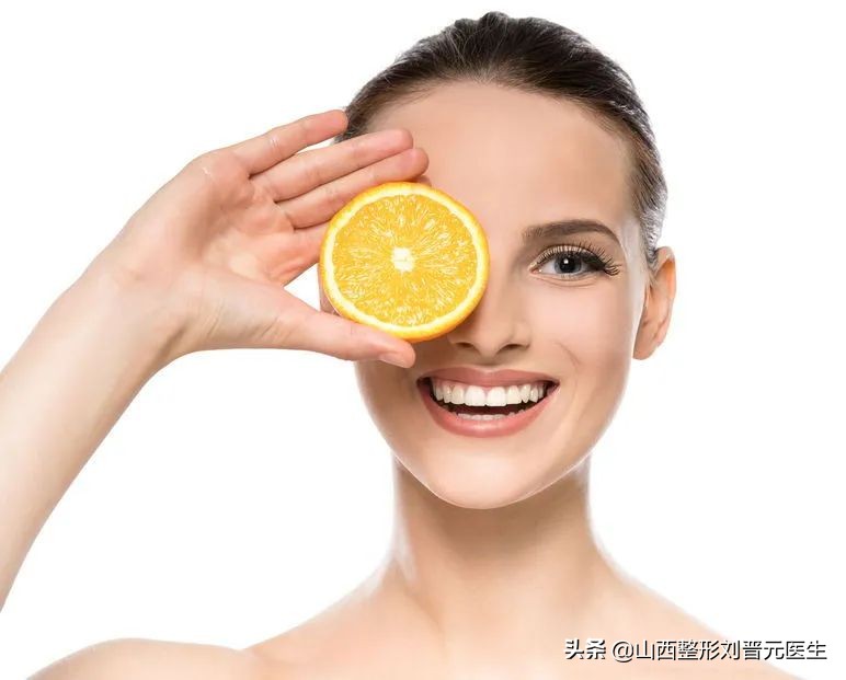 埋线抽脂双眼皮二十天了还不自然,8.5毫米的埋线双眼皮自然吗