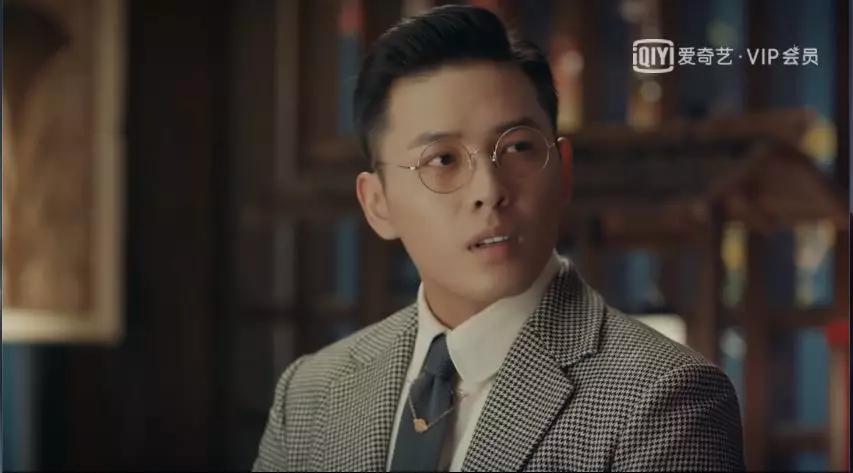 ​年轻人！玩这么大？但这不应该是女主手里拿着的戏码吗？