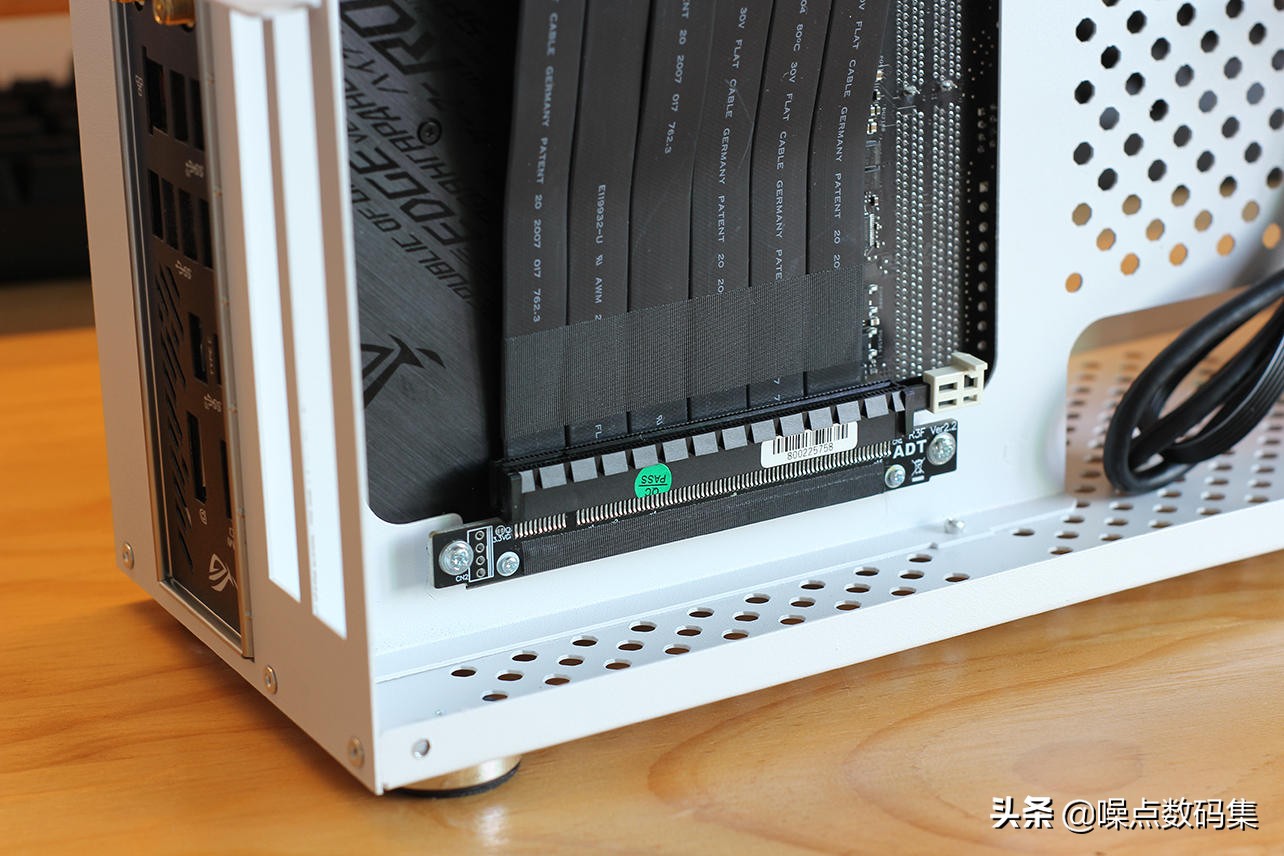 超频三蜂鸟100机箱,超频3蜂鸟i100装机