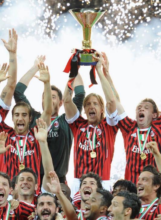 ac米兰红黑什么意思,红黑军团ac米兰后防那么强吗