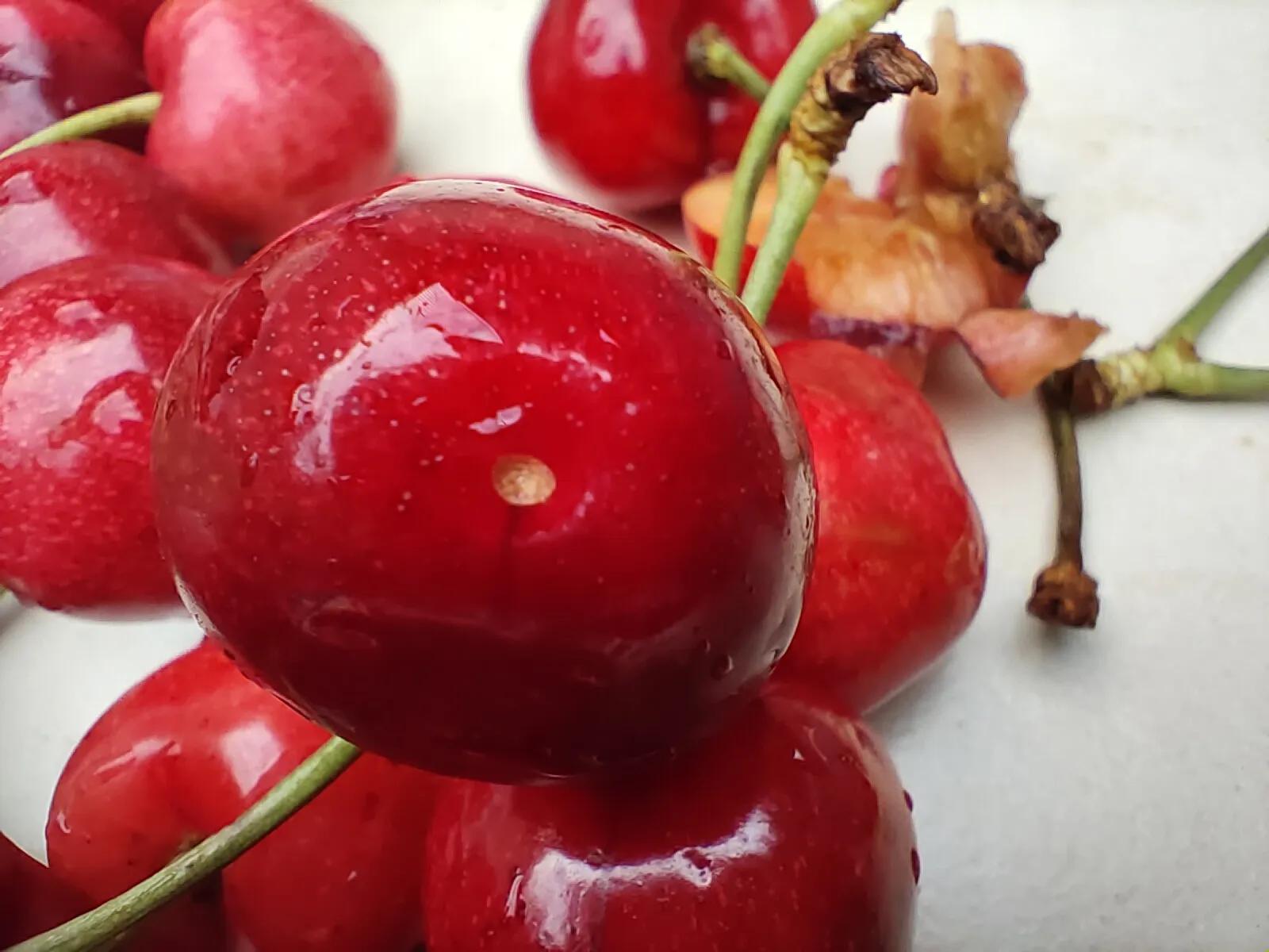 吃了好多樱桃才发现里面有蛆,樱桃里面有蛆误吃了怎么办