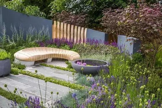 能把一块坡地设计的花样百出，佩服