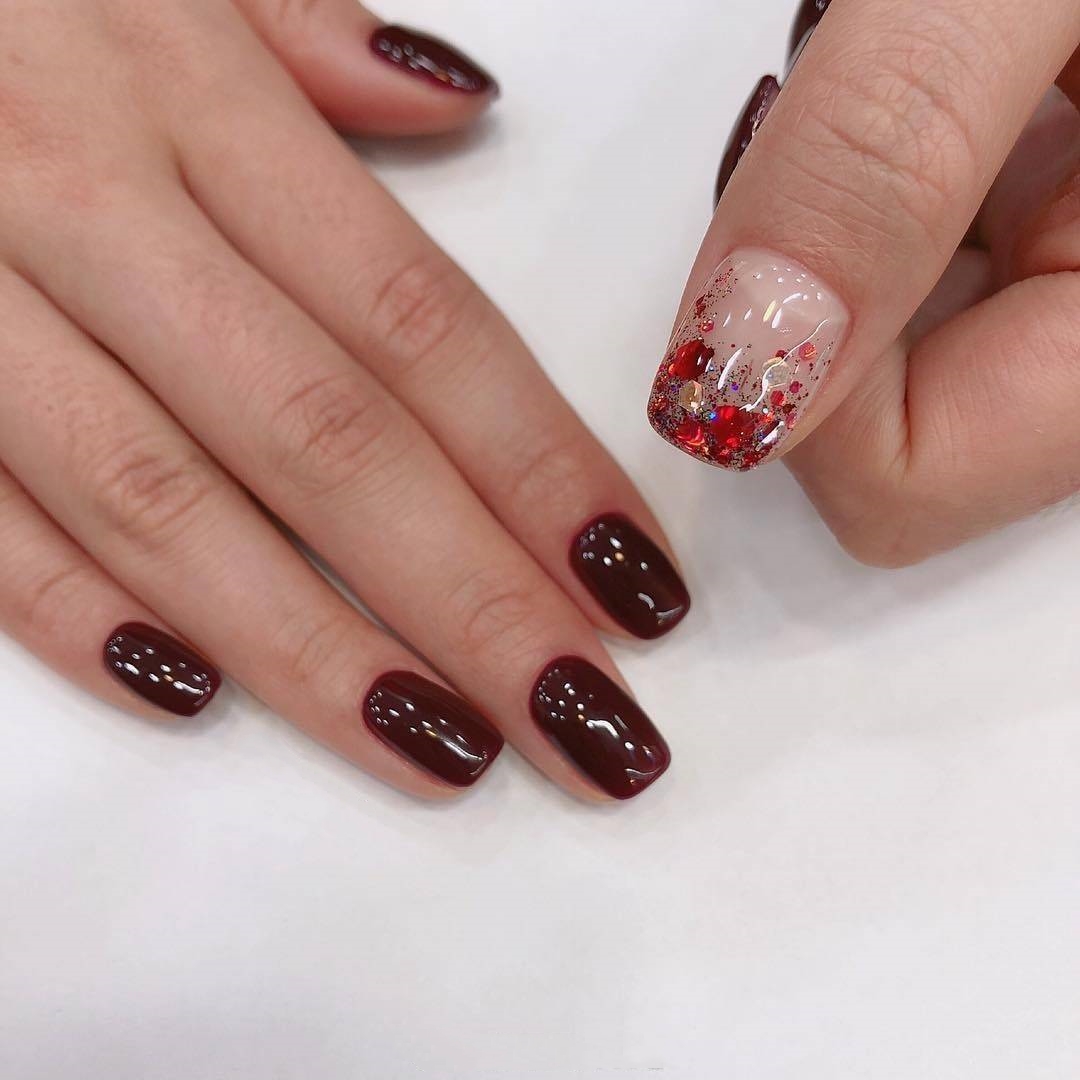 仙气女神范的红色亮片美甲，给你的“红指甲”加点仙气吧！