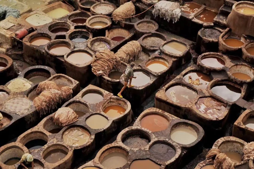 小乞丐因祸得福?从悲催童年到赤脚绅士的华丽蜕变……