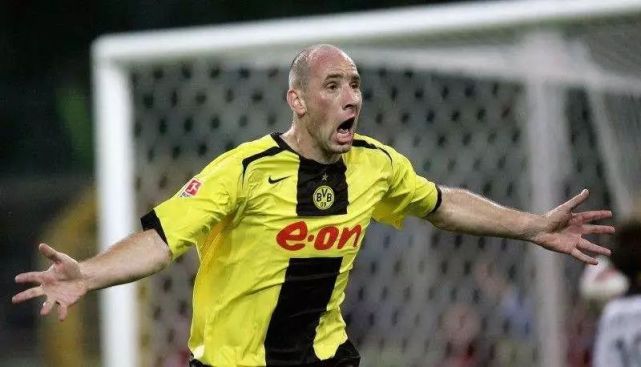 因为个子太高,天才前锋踢了12年守门员,画画位置成就传奇生涯