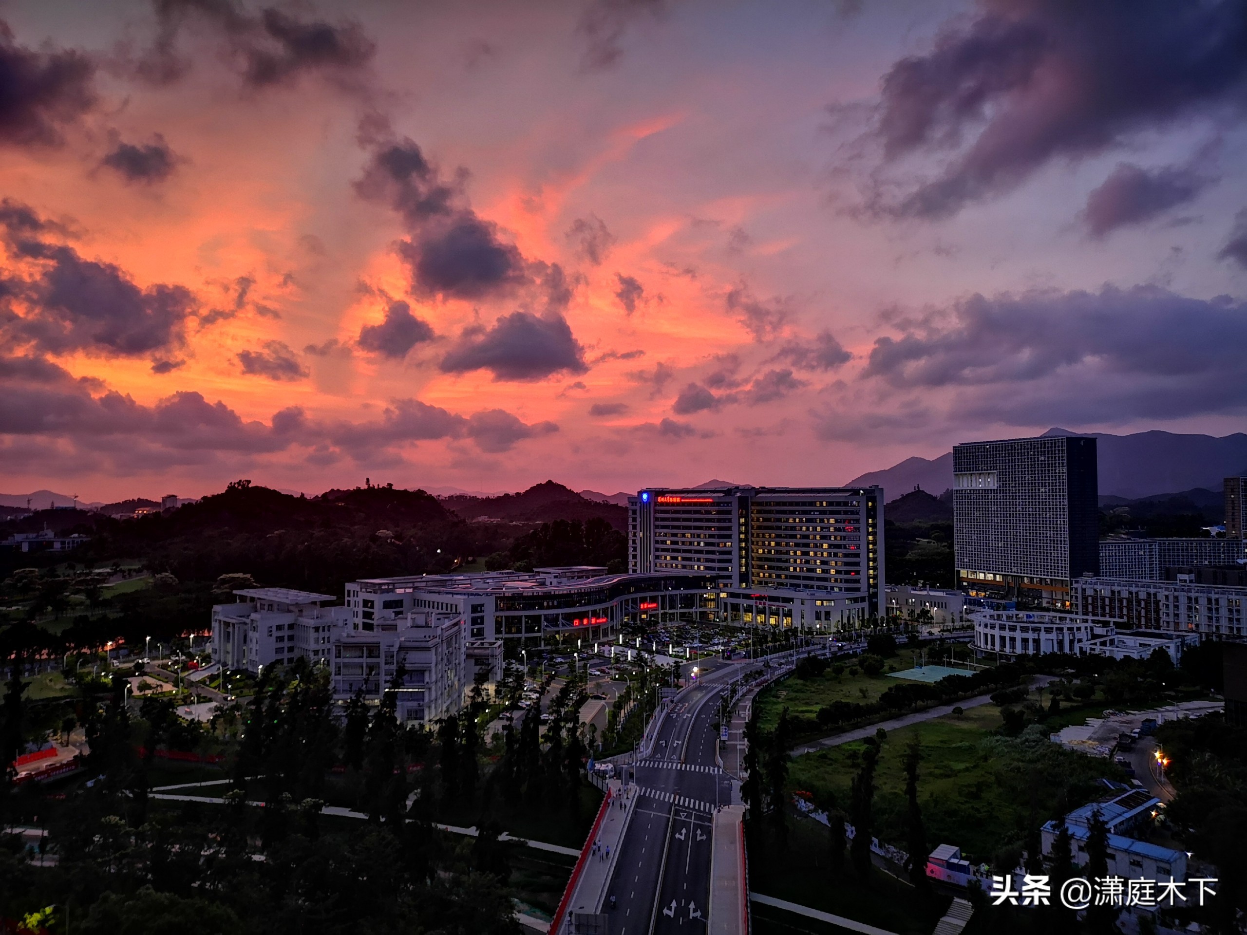 鹏城风光杂集，海与大学