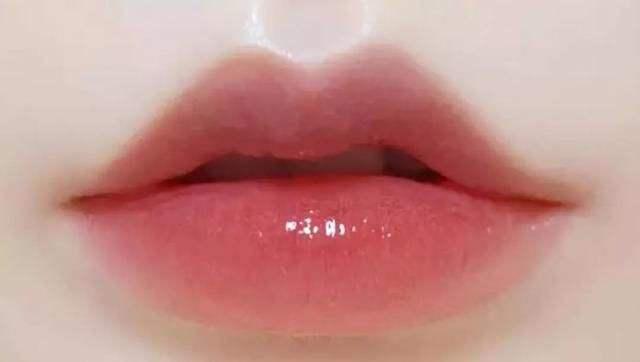 唇干唇纹消失的最佳方法,嘴唇怎么去死皮防止唇纹