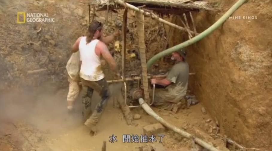 宝石猎人非洲寻宝，7天就淘到3克拉粉蓝宝石，转手卖36000美元