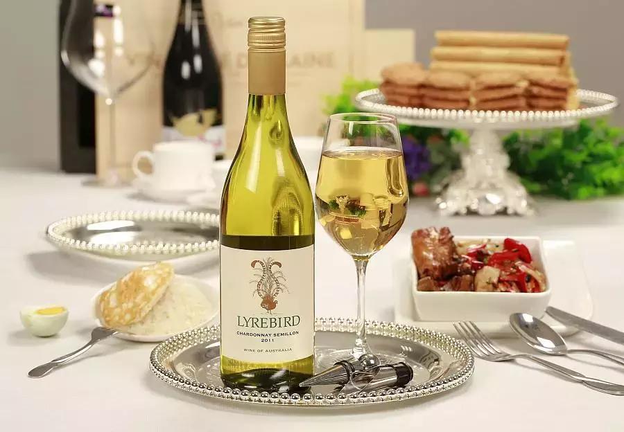 西餐的吃法怎么拿刀叉,吃西餐正确拿刀叉的姿势