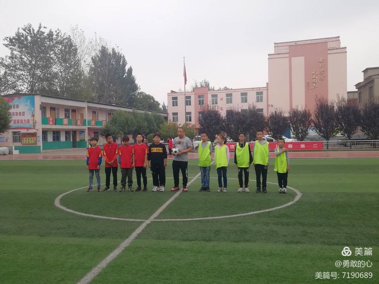 渑池县洪阳小将亮风彩，足球联赛展英姿