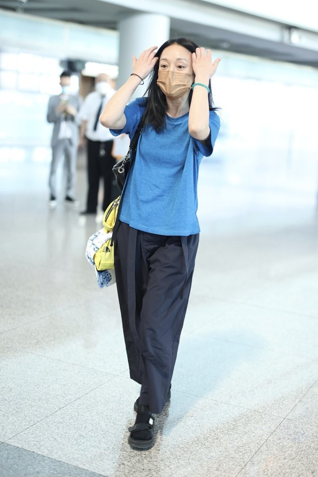 周迅的穿衣搭配图片大全,周迅穿衣打扮高级