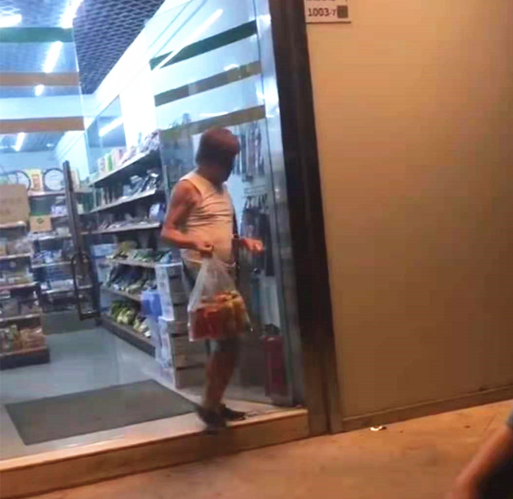 梁小龙穿中山装商演,港星梁小龙多少岁