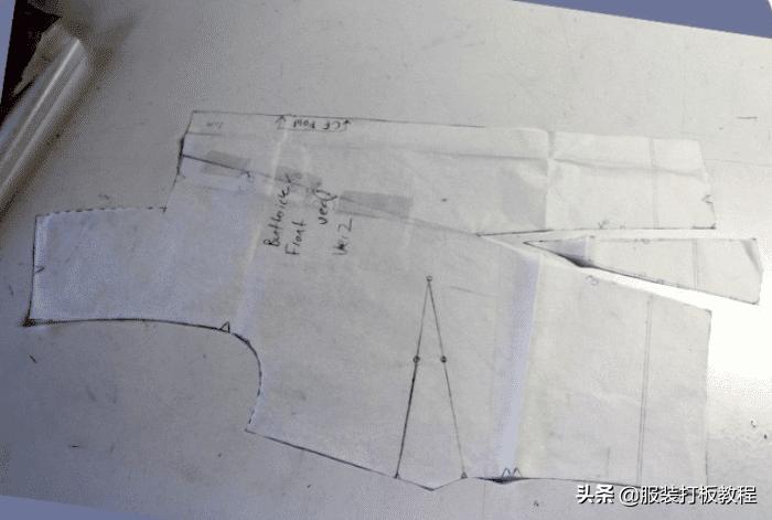 夏天穿吊带裙领口不服帖怎么办,裙子有果冻胶条领口不服帖怎么办