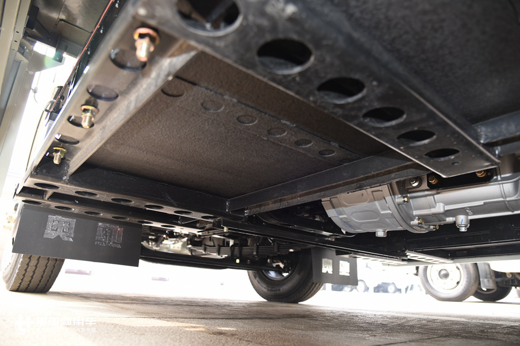 五征飞碟奥驰轻卡导风罩,五征飞碟轻卡新能源