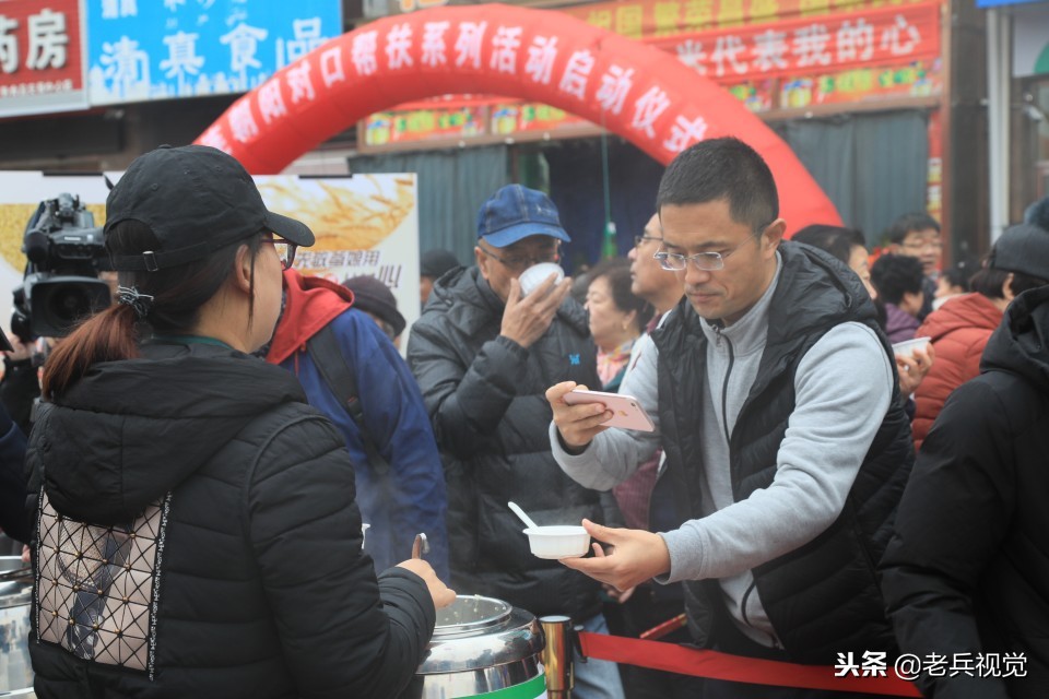 来一碗热乎乎的小米粥,来碗暖心暖胃的小米粥