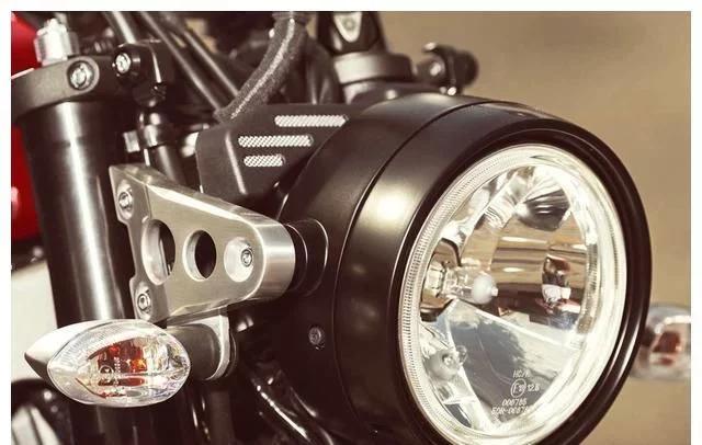 雅马哈xsr900和杜卡迪自游800,雅马哈xsr900复古仿赛首次亮相