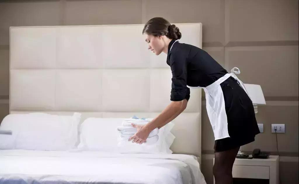 酒店床品为什么都是白色,民宿酒店床品用白色的吗